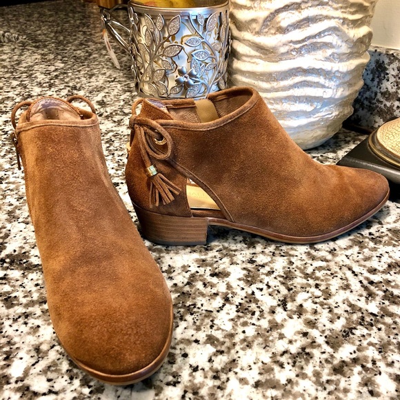 Brown suede Michael Kors booties with tassel - Picture 3 of 9